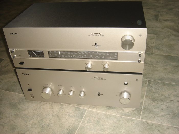 Philips 22AH590 amplifier + 22AH690 tuner.