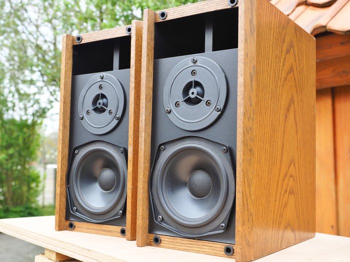 ATL HD-304 Speakers with Horn Resonator housing, design Hans Deutsch, vintage 1988, in very nice oak cabinet.