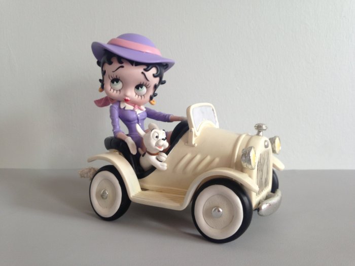 Betty Boop in car with dog (2003)