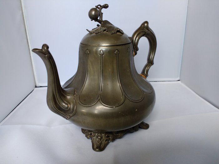 Britannia Philip Ashberry & sons Sheffield - English pewter teapot - approximately 1860
