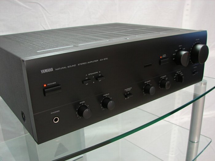 Yamaha AX-570 natural sound amplifier, max. 2 x 290 W
