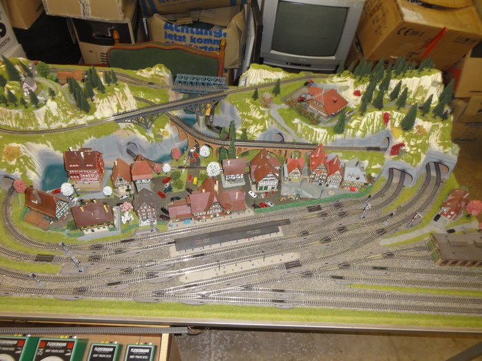 Fleischmann/Wiking/Vollmer/Noch N – ready-to-go model track "Baden-Baden" completely occupied: 25 electric switches, 1 turntable, 10 signals and lots more