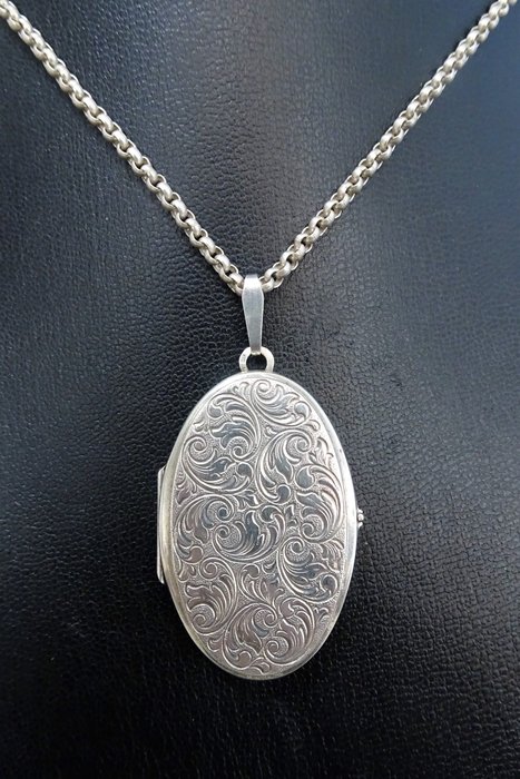 K&L – 835 silver medallion on a 835 silver jasseron necklace – 1950s
