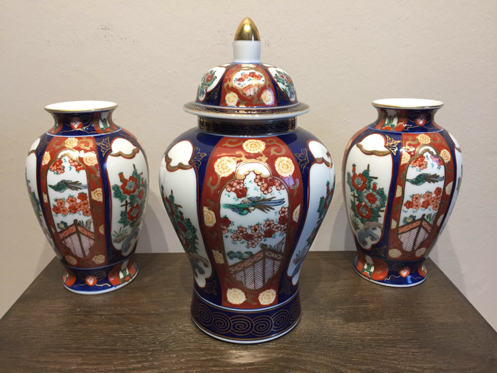 Gold imari hand painted cabinet set vases