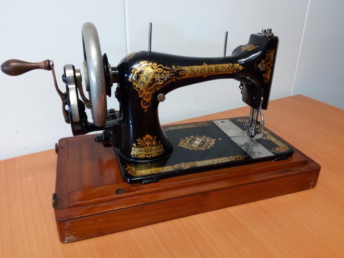 Antique Singer sewing machine with wooden cover, 1895