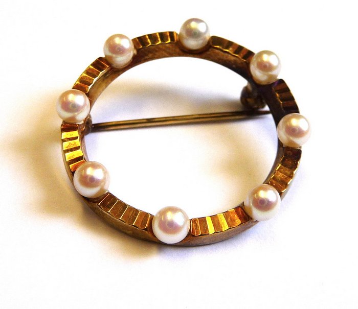 Antique brooch 585 FB gold with freshwater pearls 14 kt pin circle shaped