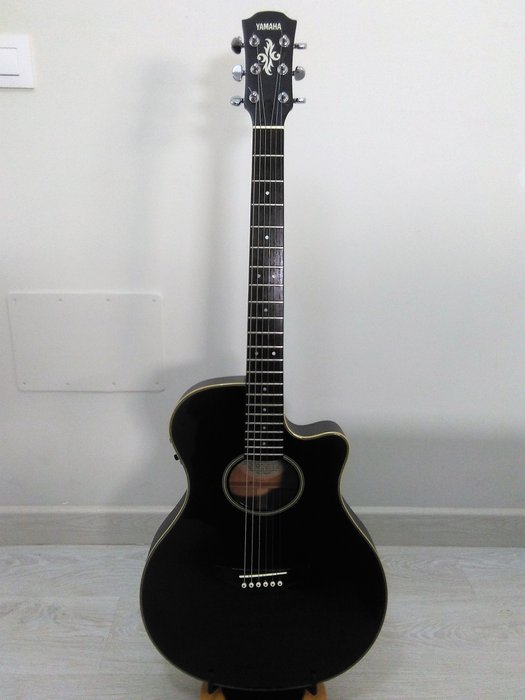 Yamaha APX-4 electro-acoustic guitar - Taiwan