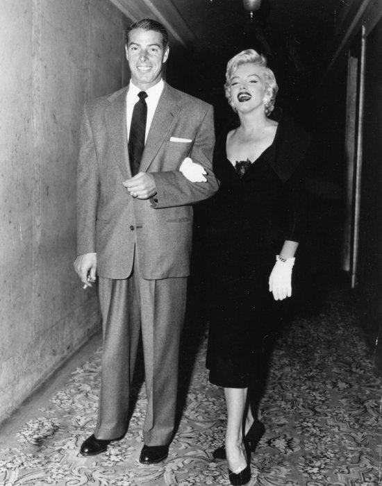 Unknown/Bettman Collection/Globe Photos - Marilyn Monroe & Joe Dimaggio ...