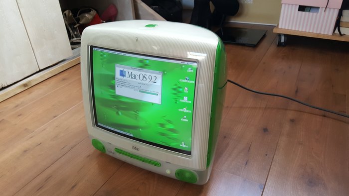 Apple iMac G3 PowerMac model M5521 (Lime Green), from 1999 - 400 Mhz G3, 64MB RAM, 10GB, 15" Display, CDrom, MacOS 9.2 