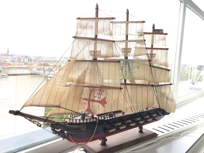 Model ship sailing ship Fragata S. XVII - 64 x 48 x 17 cm