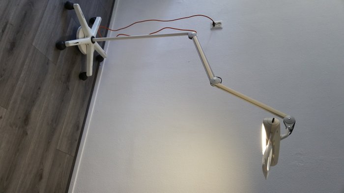 LUXO – Industrial magnifying lamp / floor lamp - Catawiki
