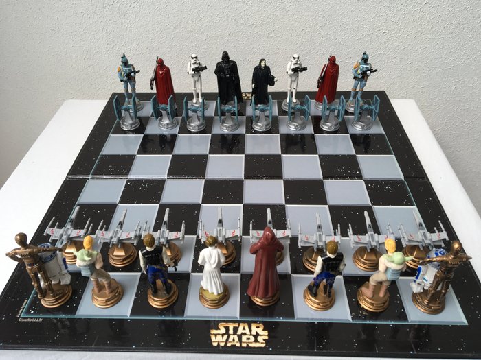 Artículo de coleccionista - Juego de ajedrez de Star Wars. - plástico