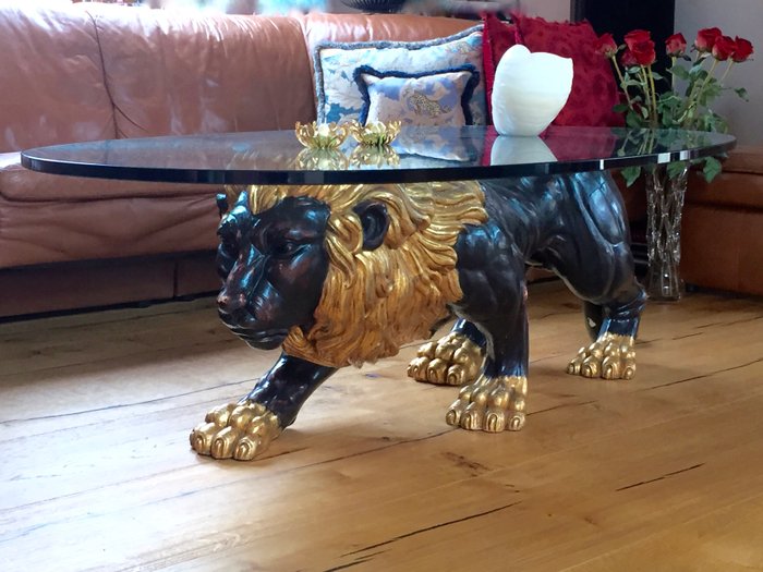 Oval coffee table with carved wooden lion sculpture from the Seitz Munich company, 21st century