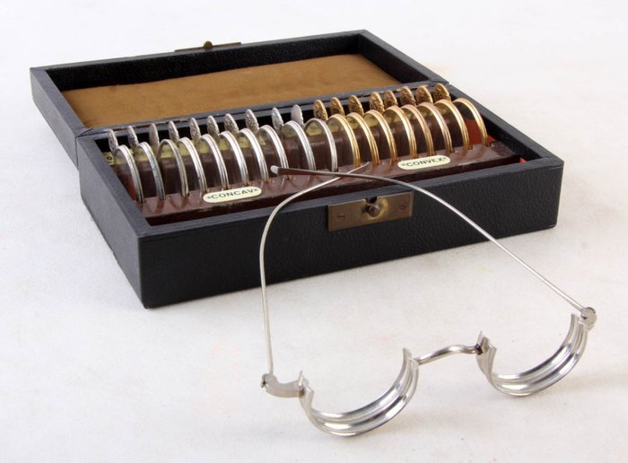 Antique optometrist lens set - opticians/chest with lenses for testing and 'glasses'