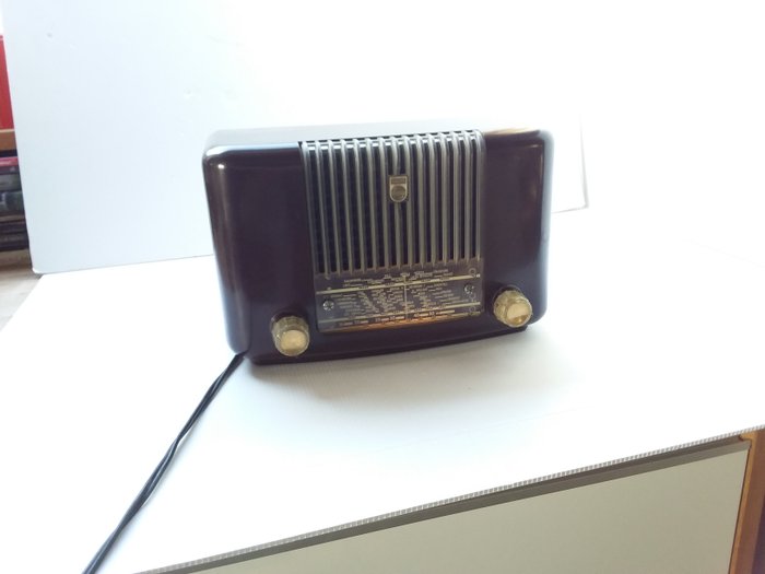 Bakelite Philips radio BX 210 u 10