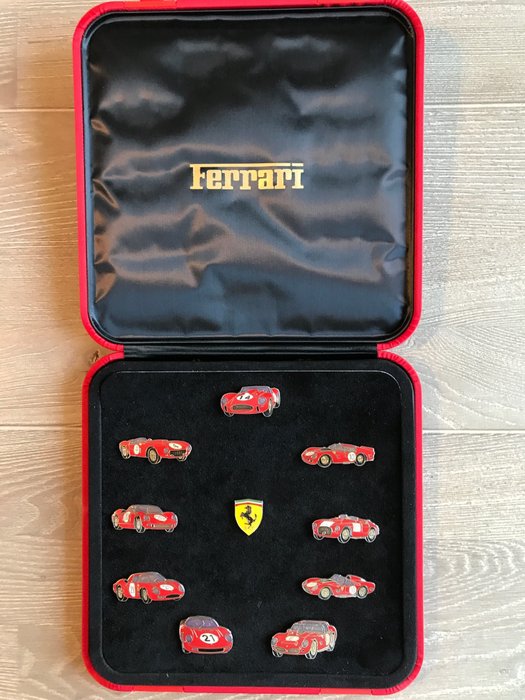 Ferrari - rare original box of 10 collector pins