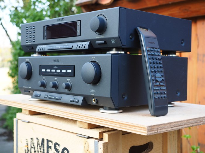Philips F-930 set consisting of FA-930 digital amplifier and FT-930 FM, MW and LW Tuner with RDS