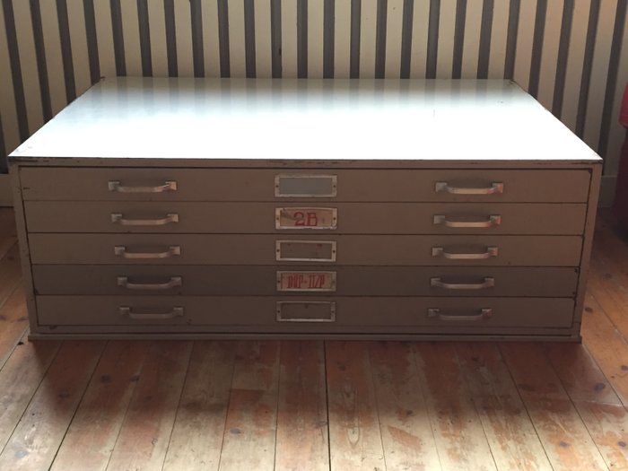 Industrial Vintage chest of drawers / paper case