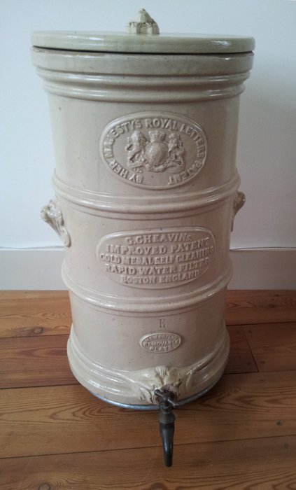 G. Cheavin’s Stoneware Rapid Water Filter Pot improved patent gold, England, approx. 1900