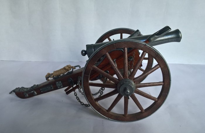 Precision Reproduction of 1861 Dahlgren Artillery Cannon Scale model ( 1;6 ) of the 1861 Dahlgren Field artillery cannon - 2nd half past century