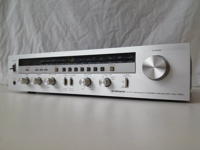 Pioneer SX-700L Synthesized Stereo Receiver