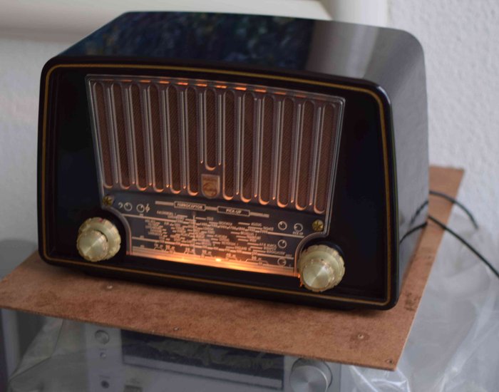 Philips Bakelite tube radio BX230U - 1953/4
