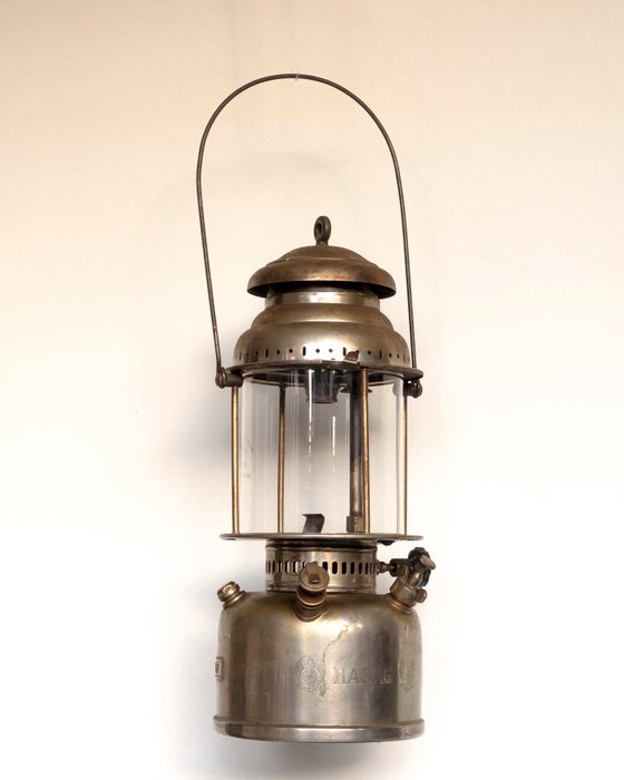 Hasag N°:51   -  A large old lantern.