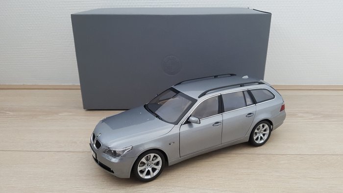 Kyosho - Scale 1/18 - BMW 5 Series Touring