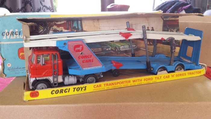 Corgi Toys - Scale 1/48 - Ford Transporter - Car transporter - No.1138