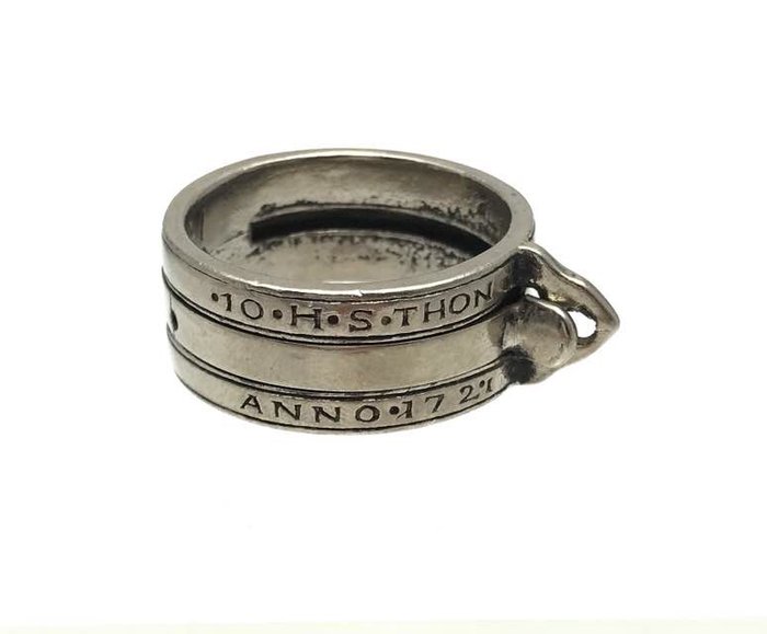 Naval Sundial ring - 10 H S THON ANNO 1721