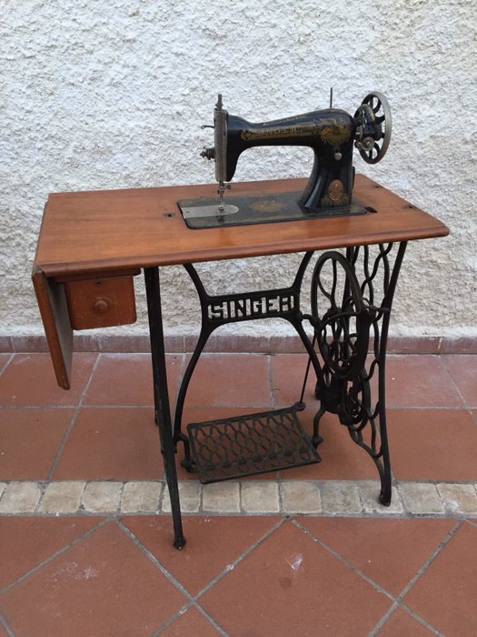 Singer 15 Sewing Machine - 1917