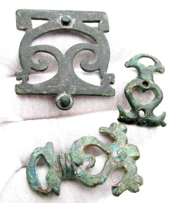 Ancient Roman bronze military / legionary belt buckle and belt fittings set - 32 - 45 mm / 30.6 grams (3)