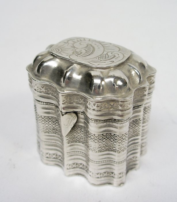 Silver sniffing box, Paulus Riddersma Cabboes. Leeuwarden 1853