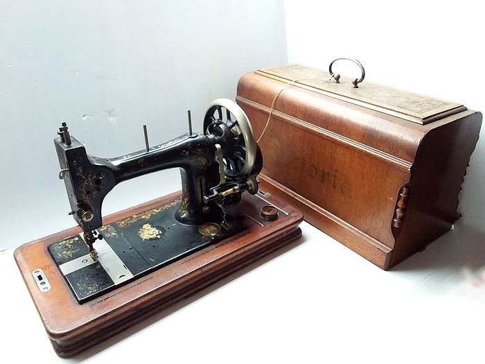 Antiek naaimachine original Victoria, Engeladn, eerste helft 20e eeuw
