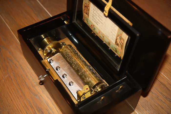 Antique music box Boite a musique carillon spieluhr