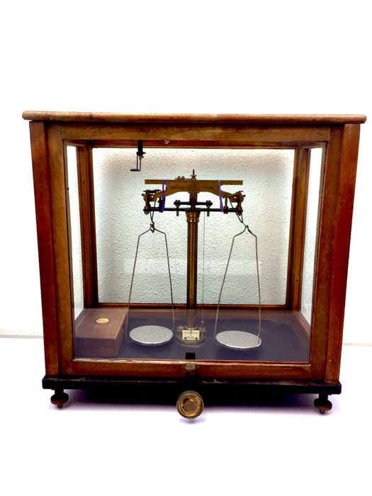 Analytical laboratory scales - of Griffin & Tatlock - England - ca. 1920