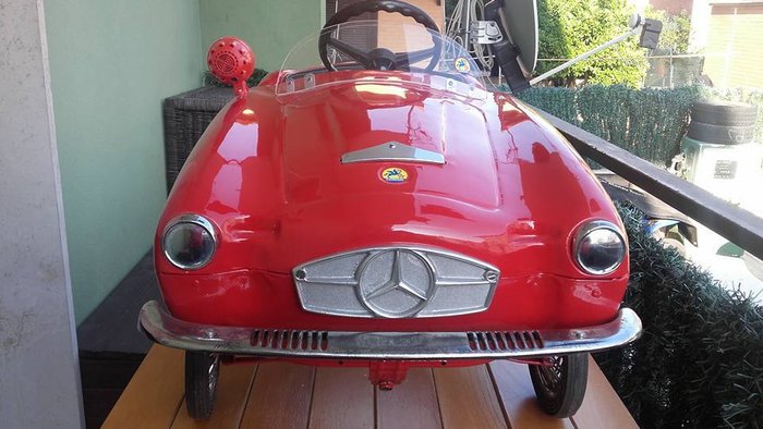 Giordani, Italy - L. 100 cm - Mercedes pedal car, 1950s.