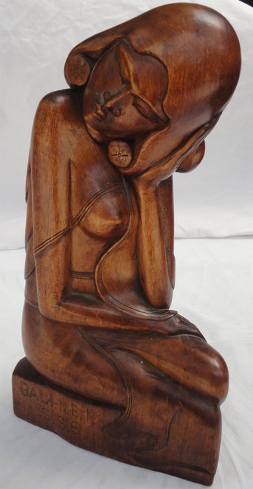 Art Deco wooden statue of a woman - Bali - Indonesia