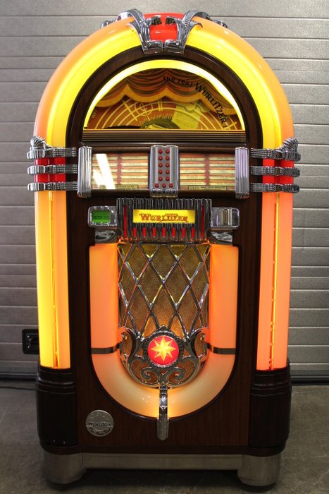 WURLITZER 1015 One More Time 50 CD Jukebox with remote control