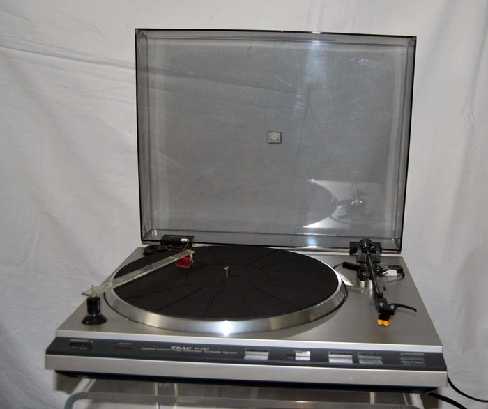 Vintage TEAC P-717 Direct Drive Turntable Quartz Locked Fully Automatic w/ Manual.