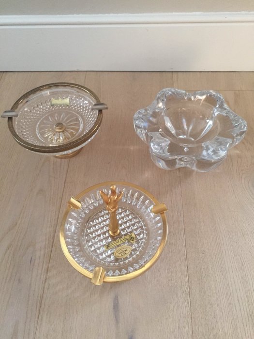 Lot of 3 crystal ashtrays, 1. Cristal de Boheme L.G. czechoslovakia; 2 Lumedart Belgium; 3 Val St.-Lambert Belgium. 2nd half of 20th century