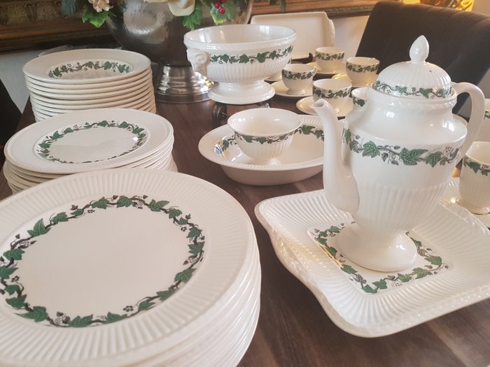 Wedgwood Stratford tableware set - 98 pieces (12 person)