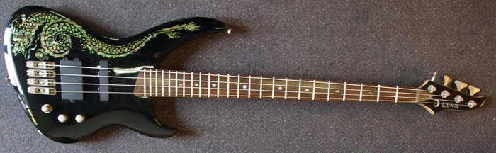 Luna Bass Andromeda Dragon bass guitar with cable and cover - Catawiki