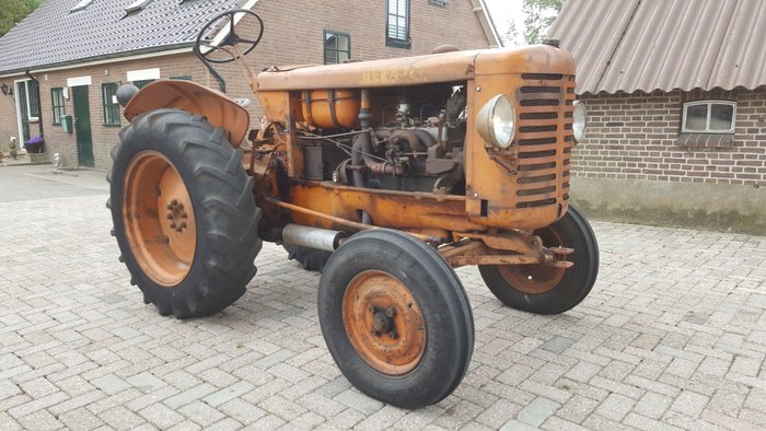 Renault - R3042 old-timer tractor - 1949
