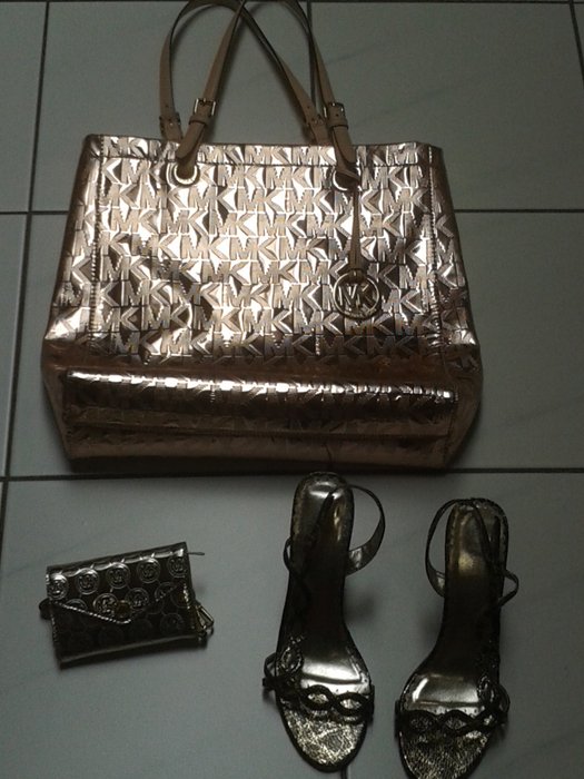 Michael Kors bag, wallet and Knup 