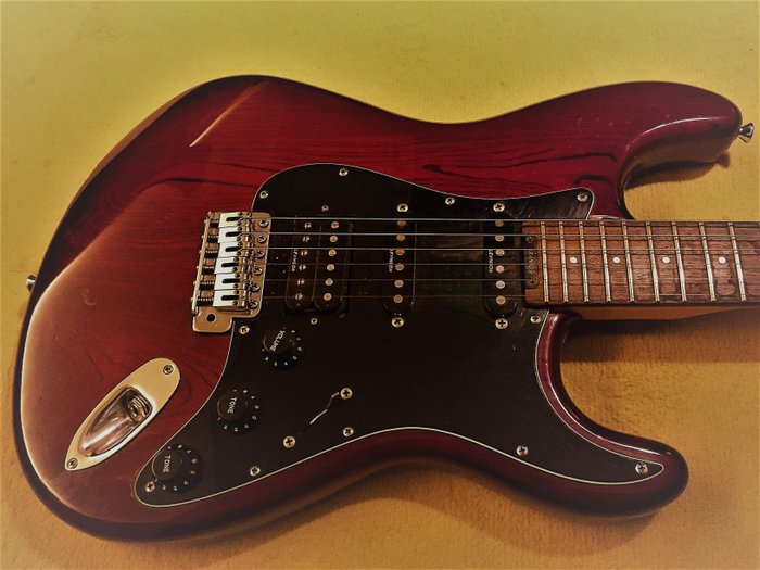 Rara chitarra Stratocaster Blade Levinson Panama Red Texas Series 1993