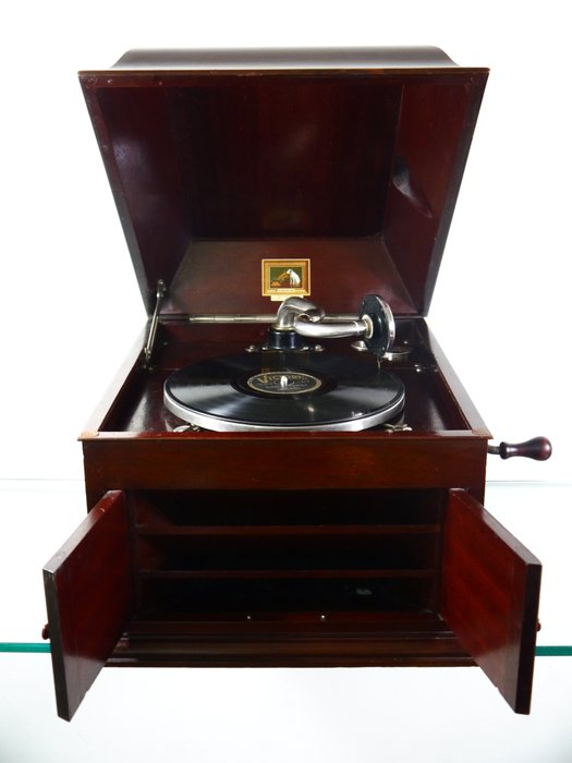 His Master’s Voice Model 103 - Gramophone with 15 records and 12 needles