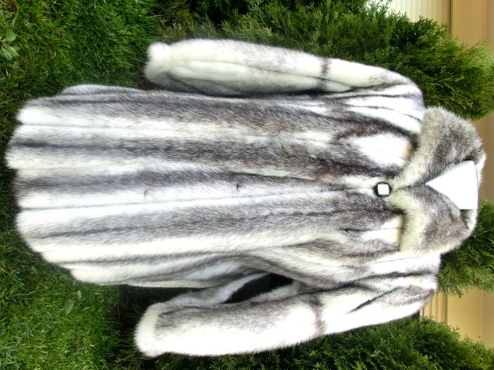Black Cross White Mink Coat, How Much Is A White Mink Coat