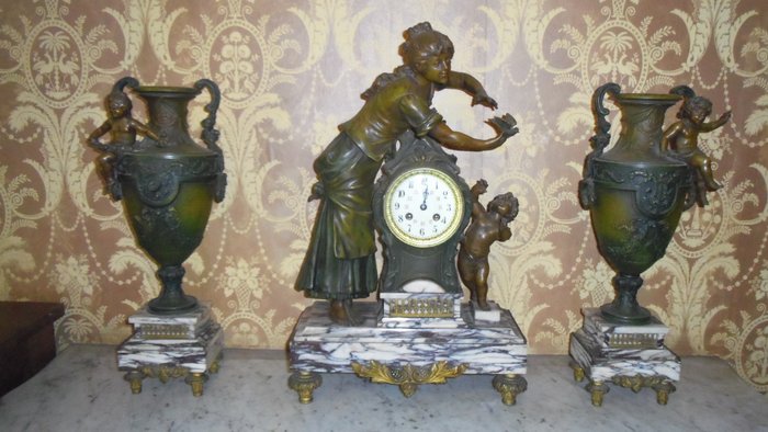 Superb decoration of the mantelpiece with clock, pendulum, regulator, bronze and white marble. Made in France.