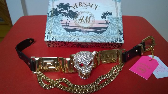 versace h&m necklace